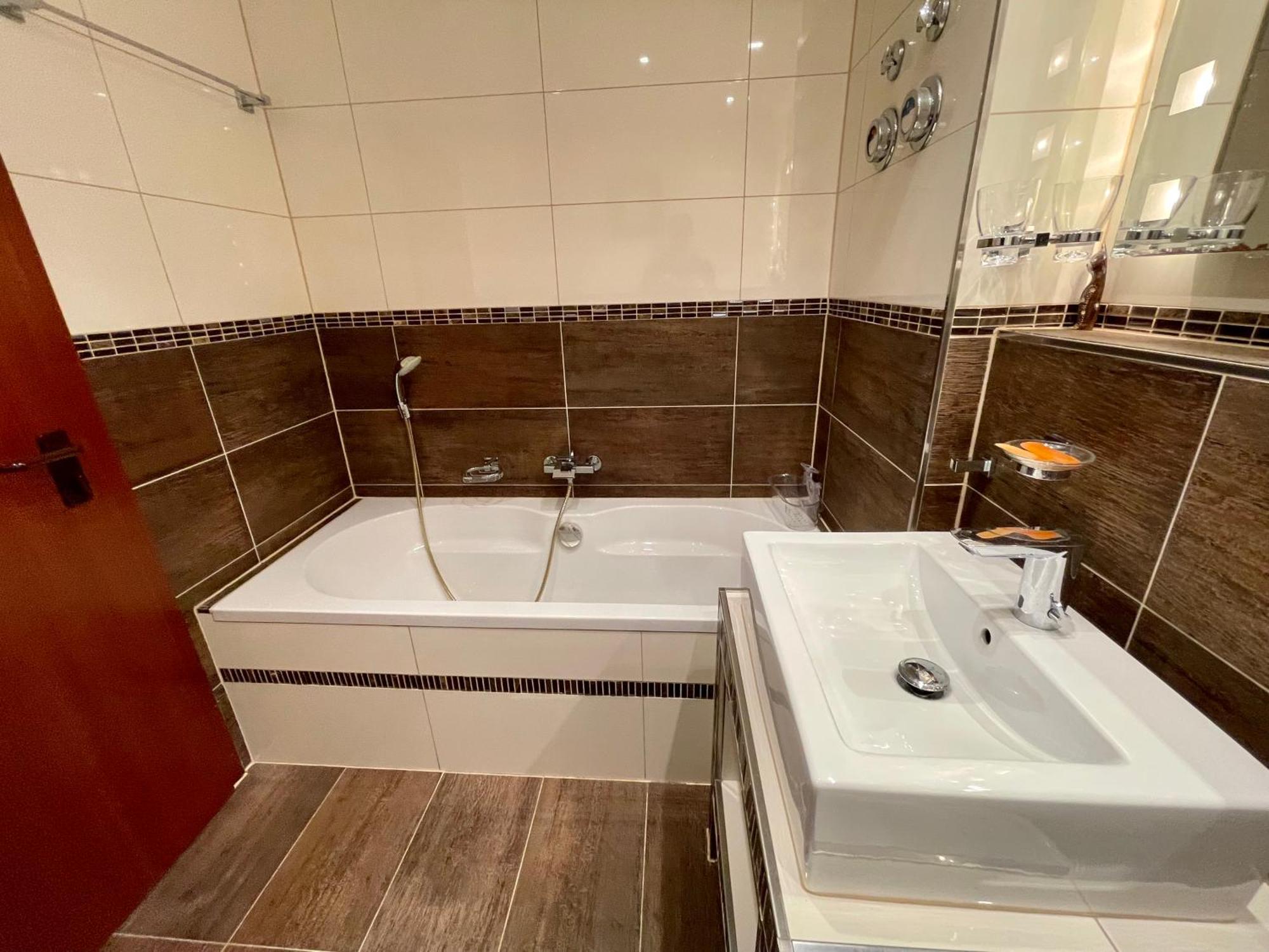 Wunderschoenes 2 Zimmer Apartment Zentrum Goldstadt プフォルツハイム エクステリア 写真